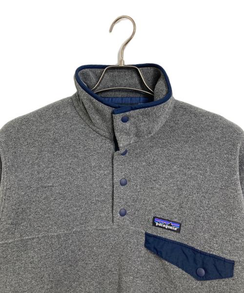 Patagonia（パタゴニア）Patagonia (パタゴニア) Lightweight Synchilla Snap-T/ライトウェイト・シンチラ・スナップT グレー サイズ:XSの古着・服飾アイテム