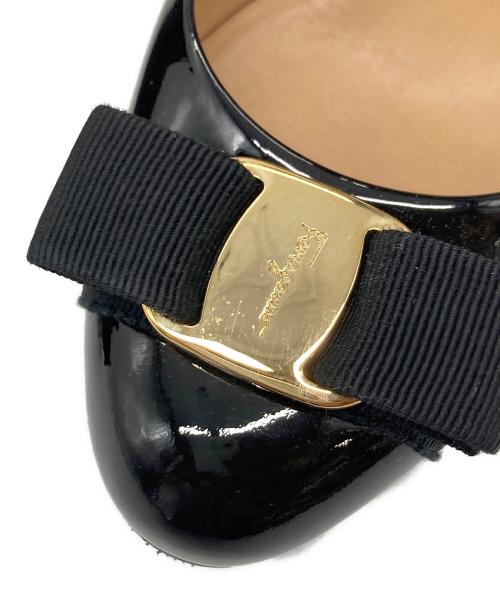 Salvatore Ferragamo（サルヴァトーレ フェラガモ）Salvatore Ferragamo (サルヴァトーレ フェラガモ) ヴァラリボンヒールパンプス　ハイヒール　セレモニー　イタリア製 ブラック サイズ:6の古着・服飾アイテム