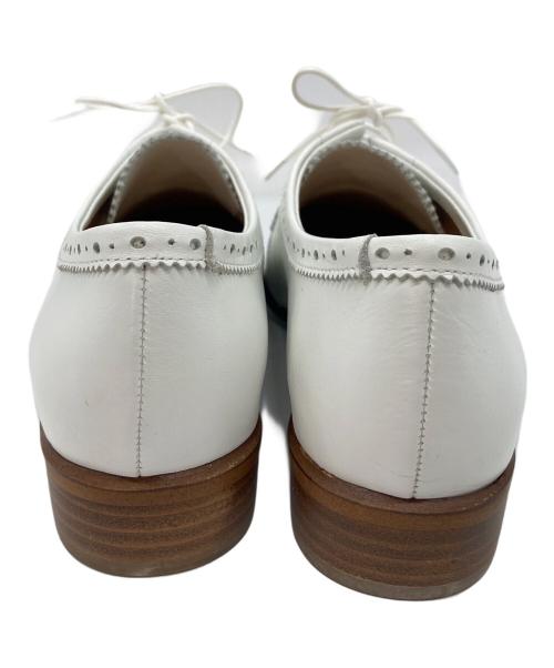 Odette e Odile（オデットエオディール）Odette e Odile (オデットエオディール) メダリオン フラット25  セレモニー　フォーマル　日本製 ホワイト サイズ:24の古着・服飾アイテム