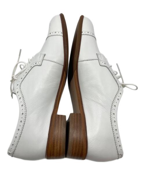 Odette e Odile（オデットエオディール）Odette e Odile (オデットエオディール) メダリオン フラット25  セレモニー　フォーマル　日本製 ホワイト サイズ:24の古着・服飾アイテム