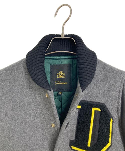 DRAWER（ドゥロワー）DRAWER (ドゥロワー) レザースリーブスタジャン　アウター　日本製 グレー×ブラック サイズ:36の古着・服飾アイテム