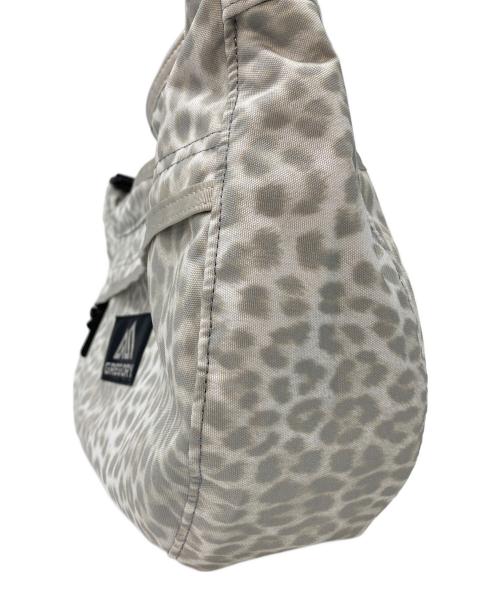 GREGORY（グレゴリー）GREGORY (グレゴリー) サッチェルM スノーレオパード　ショルダーバッグ ホワイト×グレー サイズ:実寸参照の古着・服飾アイテム