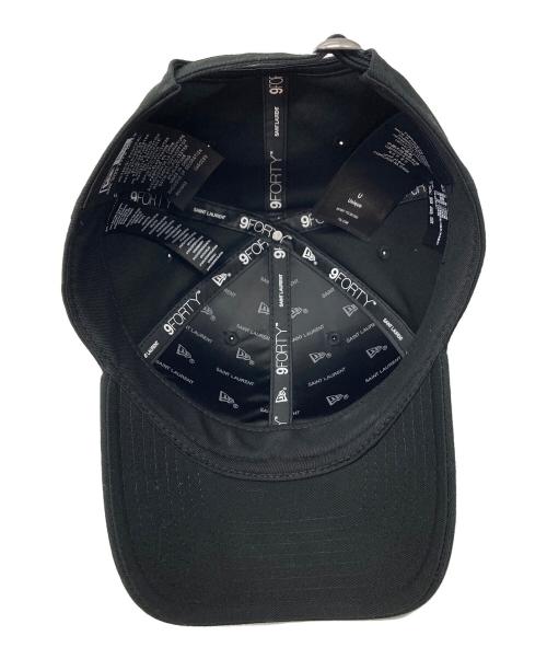 New Era（ニューエラ）New Era (ニューエラ) Saint Laurent Paris (サンローランパリ) YSL モノグラム キャップ ブラック サイズ:ONE　SIZEの古着・服飾アイテム