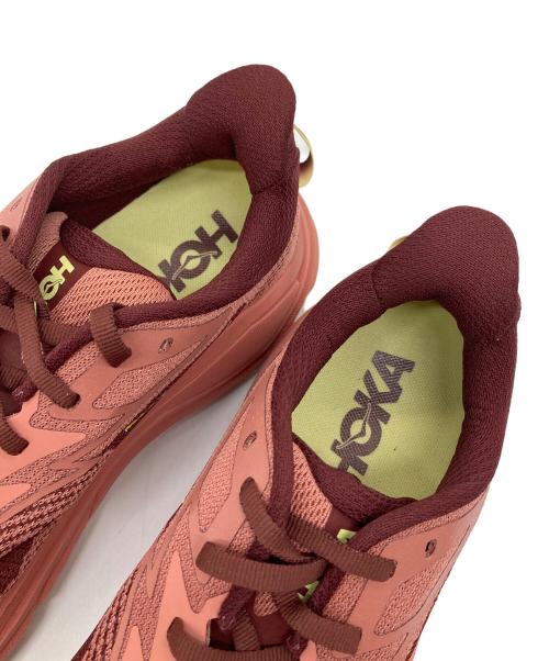 HOKAONEONE（ホカオネオネ）HOKAONEONE (ホカオネオネ) CHALLENGER8  チャレンジャー8　ランニングシューズ サーモンピンク サイズ:24の古着・服飾アイテム