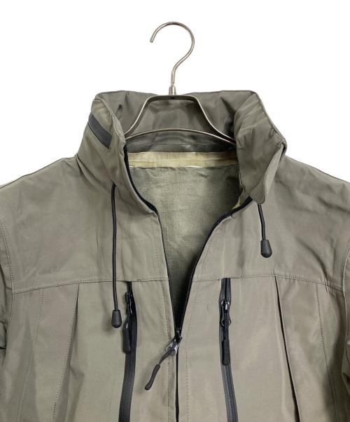 YMCLKY（ワイエムシーエルケーワイ）YMCLKY (ワイエムシーエルケーワイ) PCU Level6/Softshell Jacket  ソフトシェルジャケット　ナイロンジャケット　アウター　ライトアウター カーキ サイズ:XSの古着・服飾アイテム