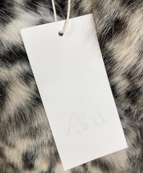 ZARA（ザラ）ZARA (ザラ) ショート丈アニマル柄フェイクファーコート　ファーコート　ヒョウ柄　アウター ホワイト×ベージュ サイズ:S 未使用品の古着・服飾アイテム
