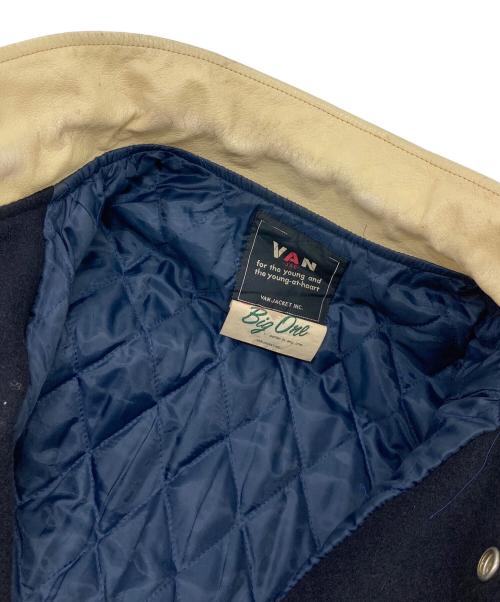 VAN（ヴァン）VAN (ヴァン) スタジャン　アウター ネイビー×ベージュ サイズ:BIG ONEの古着・服飾アイテム