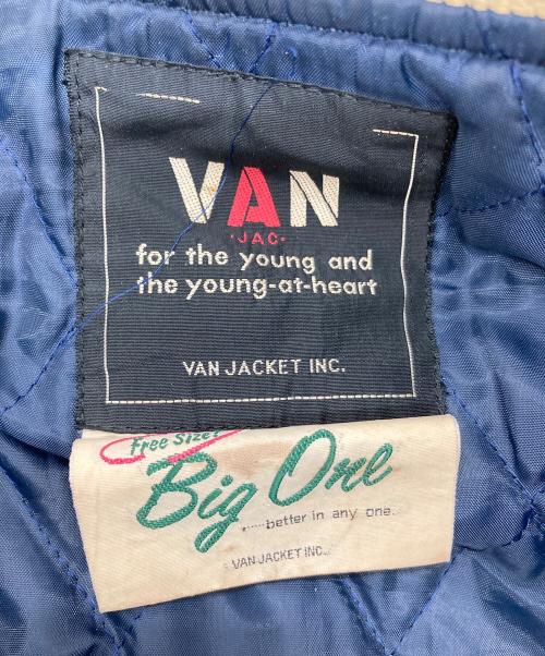 VAN（ヴァン）VAN (ヴァン) スタジャン　アウター ネイビー×ベージュ サイズ:BIG ONEの古着・服飾アイテム