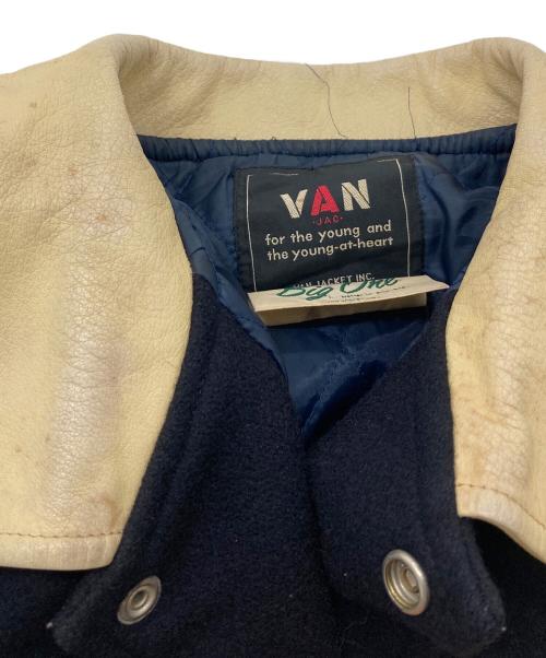 VAN（ヴァン）VAN (ヴァン) スタジャン　アウター ネイビー×ベージュ サイズ:BIG ONEの古着・服飾アイテム
