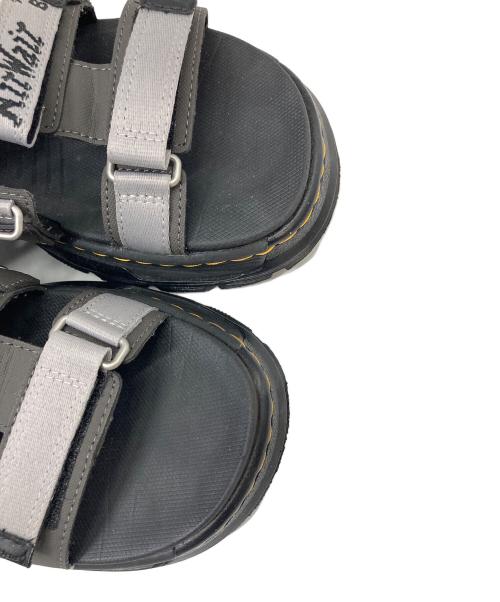 Dr.Martens（ドクターマーチン）Dr.Martens (ドクターマーチン) PEARSON Ⅱ  ペアソン2 ベルトサンダル グレー×ブラック サイズ:US9の古着・服飾アイテム