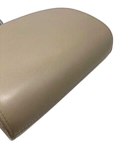 A.P.C.（アーペーセー）A.P.C. (アーペーセー) ハーフムーンショルダーバッグ ベージュ サイズ:実寸参照の古着・服飾アイテム