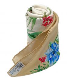 GUCCI（グッチ）の古着「アニマル＆フローラルシルクスカーフ」｜ベージュ