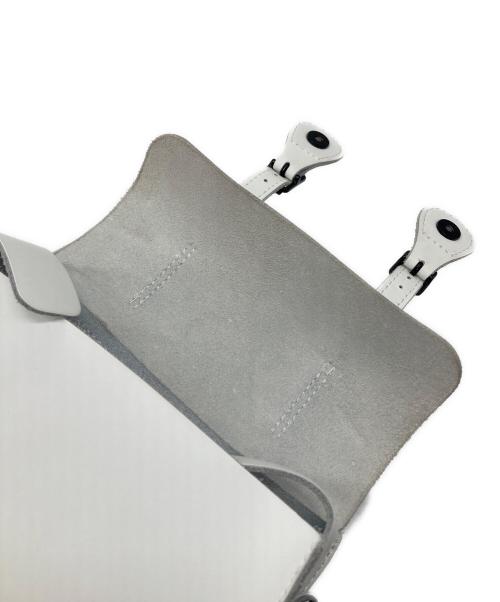 Dr.Martens（ドクターマーチン）Dr.Martens (ドクターマーチン) 7 インチ サッチェル バッグ　ショルダーバッグ ホワイト サイズ:実寸参照の古着・服飾アイテム