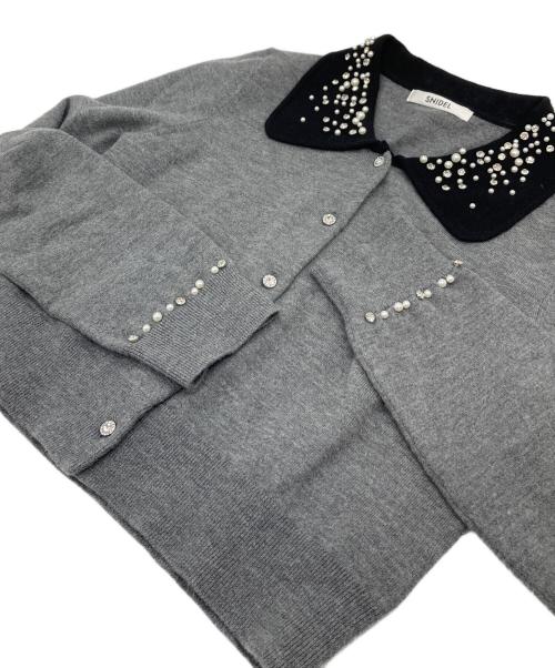 Snidel（スナイデル）Snidel (スナイデル) ビジューカラーニットカーディガン　パールカーディガン　襟付きカーディガン グレー サイズ:Freeの古着・服飾アイテム