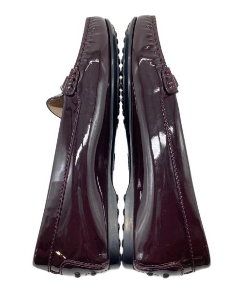 TOD'S（トッズ）TOD'S (トッズ) エナメルドライビングシューズ　フラットシューズ　イタリア製 パープル サイズ:36 1/2の古着・服飾アイテム