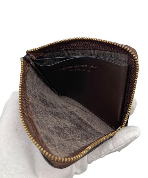 COMME des GARCONS（コムデギャルソン）COMME des GARCONS (コムデギャルソン) エンボルロゴコインケース　ミニ財布 ブラウン サイズ:実寸参照の古着・服飾アイテム