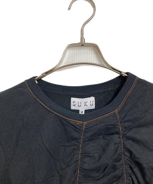 SUKU（スク）SUKU (スク) EBONY LOLA RUCHED TEE エボニー ローラ ルーシュド ティー  デザイントップス　アシンメトリー ブラック サイズ:M 未使用品の古着・服飾アイテム