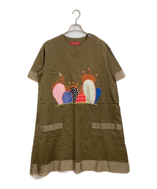OLLEBOREBLA（アルベロベロ）OLLEBOREBLA (アルベロベロ) ぶたさん刺繍 アップリケワンピース　半袖ワンピース ブラウン サイズ:実寸参照の古着・服飾アイテム