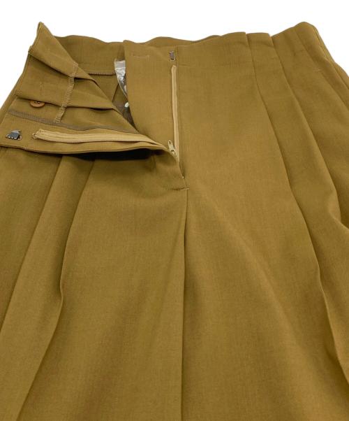 icB（アイシービー）icB (アイシービー) ウールストレッチツイルタックパンツ カーキ サイズ:6 未使用品の古着・服飾アイテム