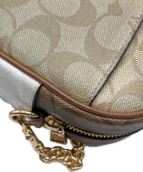 COACH（コーチ）COACH (コーチ) ジェイミー カメラ バッグ ブロックド シグネチャー　ショルダーバッグ ホワイト×ベージュ サイズ:実寸参照の古着・服飾アイテム