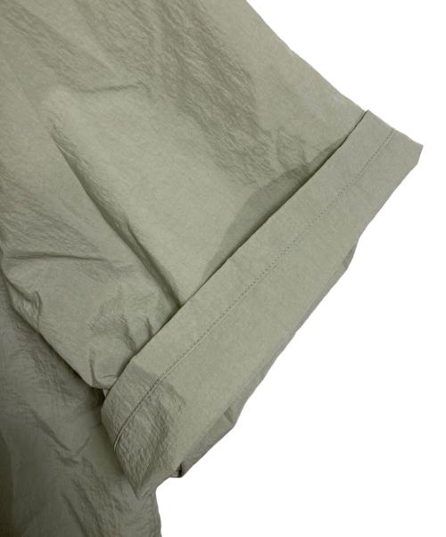 uniform experiment（ユニフォームエクスペリメント）uniform experiment (ユニフォームエクスペリメント) CRYSTAL NYLON VENTILATION SHIRT クリスタルナイロンベンチレーションシャツ 半袖シャツ　日本製　25SS グリーン サイズ:4の古着・服飾アイテム
