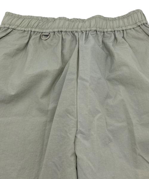 uniform experiment（ユニフォームエクスペリメント）uniform experiment (ユニフォームエクスペリメント) CRYSTAL NYLON EASY SHORTS クリスタルナイロンイージーショーツ　日本製　25SS グリーン サイズ:3の古着・服飾アイテム