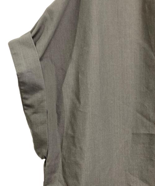 23区（ニジュウサンク）23区 (ニジュウサンク) タイプライター サック風 ワンピース　フレンチスリーブワンピース ブラウン サイズ:44の古着・服飾アイテム