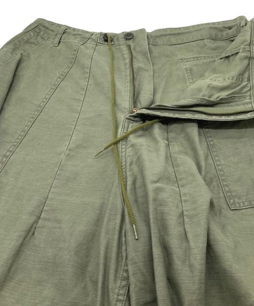 Needles（ニードルズ）Needles (ニードルズ) ファティーグ ヒザデルパンツ　オーバーサイズ　日本 カーキ サイズ:Lの古着・服飾アイテム