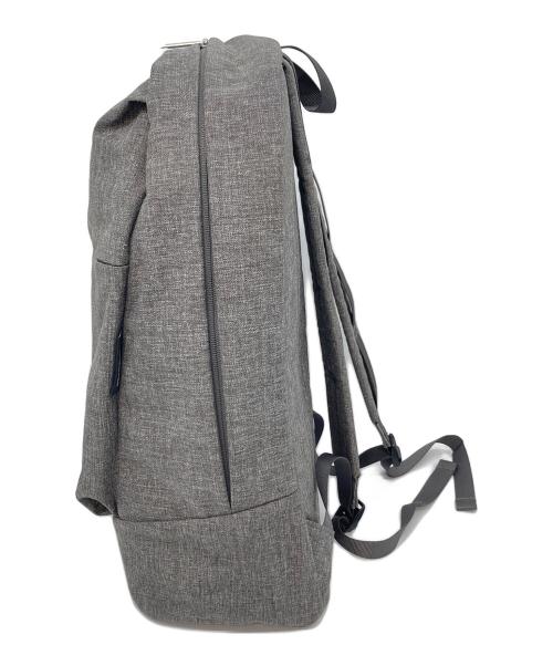 marimekko（マリメッコ）marimekko (マリメッコ) コルッテリ KORTTELI CITY BACKPACK グレー サイズ:実寸参照の古着・服飾アイテム