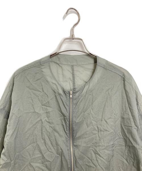 Spick and Span（スピック＆スパン）Spick and Span (スピック＆スパン) シアーフロントZIPブルゾン　ノーカラージャケット　ナイロンジャケット グレー サイズ:FREEの古着・服飾アイテム