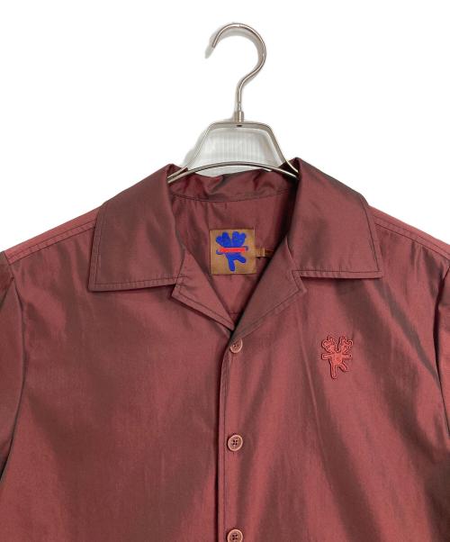 Heaven by Marc Jacobs（ヘブンバイマークジェイコブス）Heaven by Marc Jacobs (ヘブンバイマークジェイコブス) ワッペンシャツ　半袖シャツ レッド サイズ:Mの古着・服飾アイテム