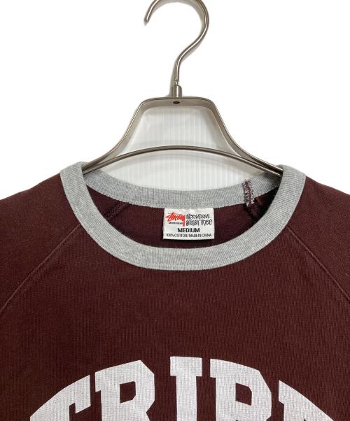 stussy（ステューシー）stussy (ステューシー) プリントスウェット　ブラウン　カレッジプリント　ツートン ブラウン サイズ:MEDIUMの古着・服飾アイテム