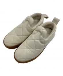 BOTTEGA VENETA（ボッテガベネタ）の古着「キルティングスリッポン　スニーカー」｜アイボリー