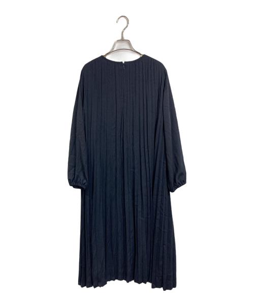23区（ニジュウサンク）23区 (ニジュウサンク) クリスタルアムンゼン プリーツワンピース ネイビー サイズ:48の古着・服飾アイテム
