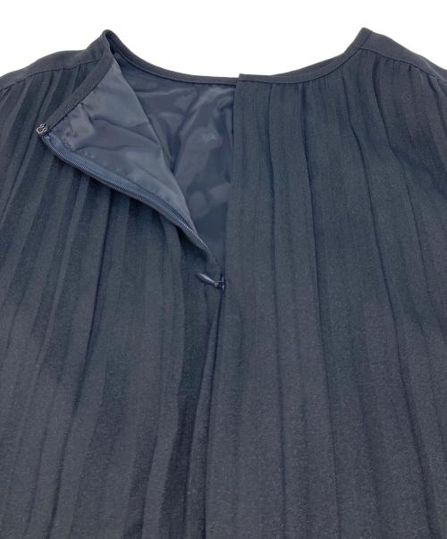 23区（ニジュウサンク）23区 (ニジュウサンク) クリスタルアムンゼン プリーツワンピース ネイビー サイズ:48の古着・服飾アイテム
