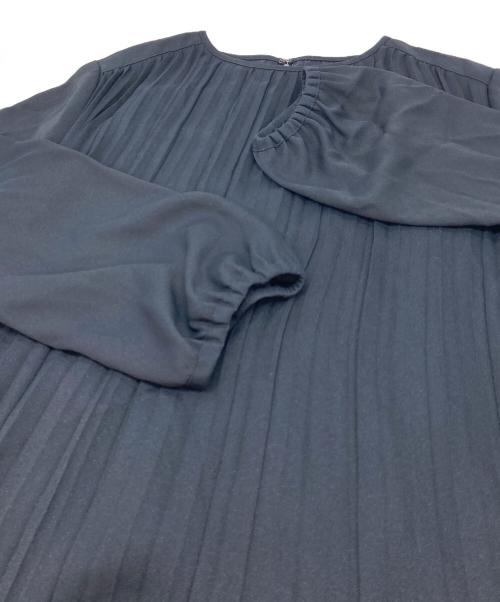 23区（ニジュウサンク）23区 (ニジュウサンク) クリスタルアムンゼン プリーツワンピース ネイビー サイズ:48の古着・服飾アイテム