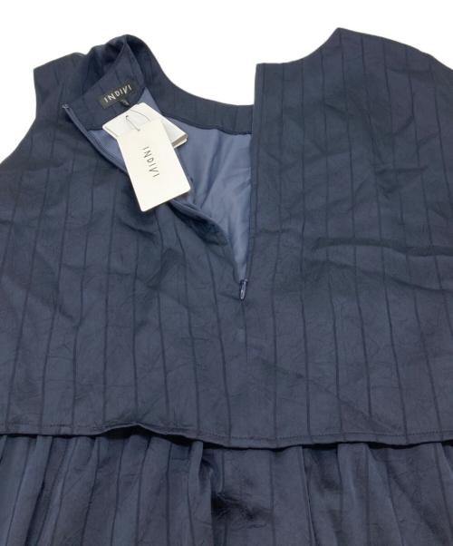 INDIVI（インディヴィ）INDIVI (インディヴィ) ストライプ柄サテンワンピース ネイビー サイズ:15 未使用品の古着・服飾アイテム