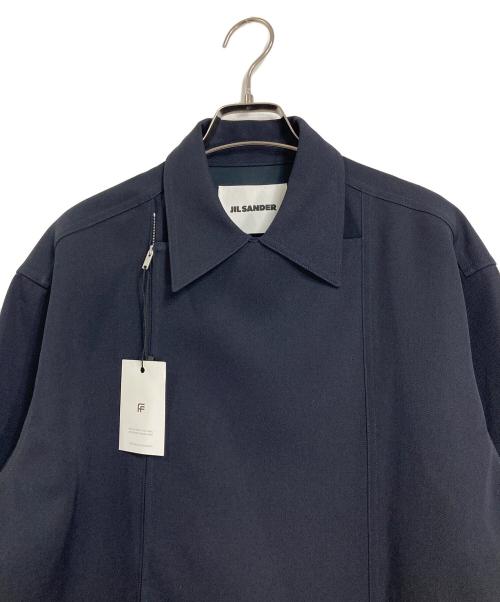 JIL SANDER（ジルサンダー）JIL SANDER (ジルサンダー) シャツジャケット　ストレートボクシー カットブルゾン　ウールジャケット　ギャバジン生地　22AW ネイビー サイズ:40（実寸参照）の古着・服飾アイテム