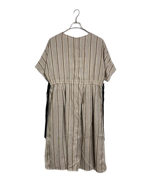 Leilian（レリアン）LEILIAN (レリアン) ストライプウエストギャザーロングワンピース　 ベージュ サイズ:13＋ 未使用品の古着・服飾アイテム