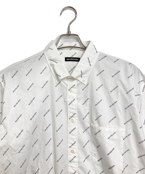 BALENCIAGA（バレンシアガ）BALENCIAGA (バレンシアガ) Over Logo Short Sleeve Shirt ホワイト サイズ:39の古着・服飾アイテム