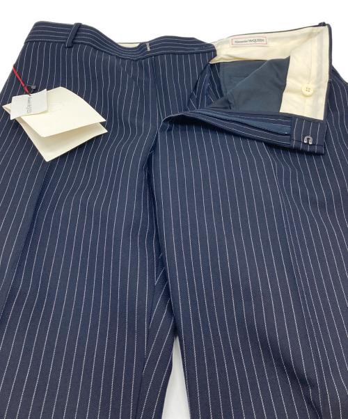 ALEXANDER McQUEEN（アレキサンダーマックイーン）ALEXANDER McQUEEN (アレキサンダーマックイーン) ウールストライプスラックス ネイビー サイズ:50の古着・服飾アイテム