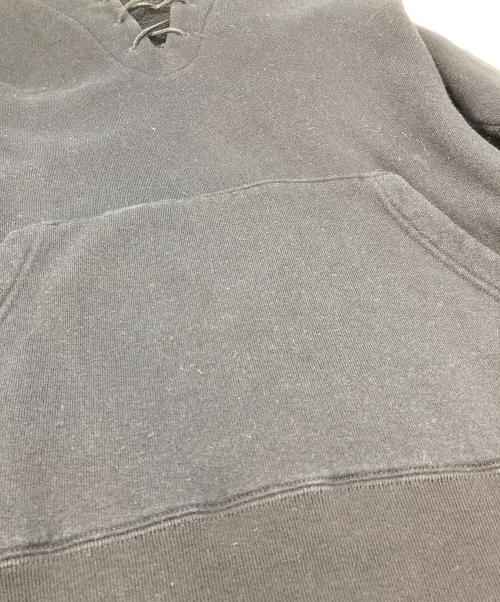 UNDERCOVER（アンダーカバー）UNDERCOVER (アンダーカバー) FRAGMENT DESIGN (フラグメントデザイン) レースアップ スウェット パーカー　ブラック　フーディー ブラック サイズ:Mの古着・服飾アイテム