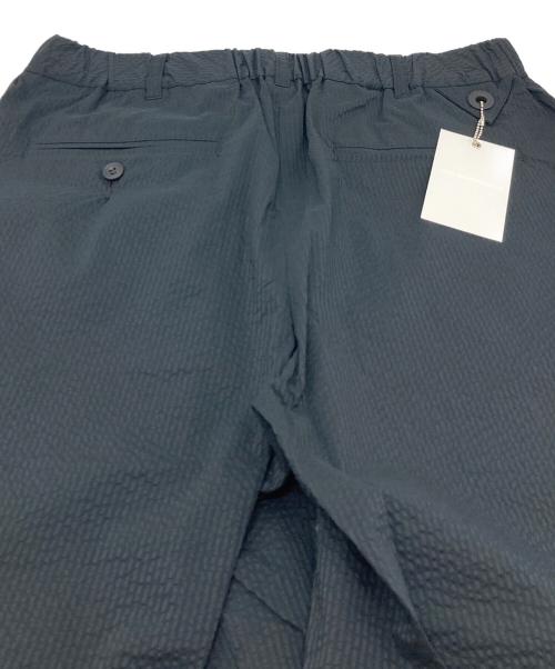 WHITE MOUNTAINEERING（ホワイトマウンテ二アニング）WHITE MOUNTAINEERING (ホワイトマウンテ二アニング) SEERSUCKER WIDE TAPERED PANTS 2023SS 日本 ブラック サイズ:1 未使用品の古着・服飾アイテム