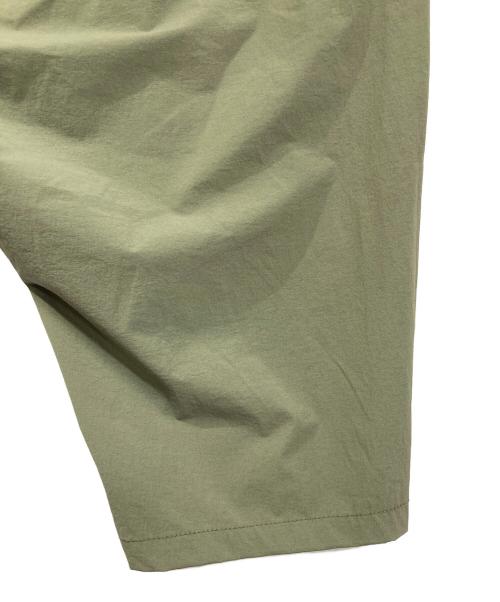 WHITE MOUNTAINEERING（ホワイトマウンテ二アニング）WHITE MOUNTAINEERING (ホワイトマウンテ二アニング) 8/10 LENGTH TAPERED SAROUEL PANTS カーキ サイズ:3の古着・服飾アイテム
