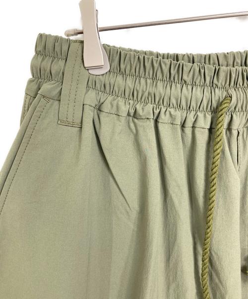WHITE MOUNTAINEERING（ホワイトマウンテ二アニング）WHITE MOUNTAINEERING (ホワイトマウンテ二アニング) 8/10 LENGTH TAPERED SAROUEL PANTS カーキ サイズ:3の古着・服飾アイテム