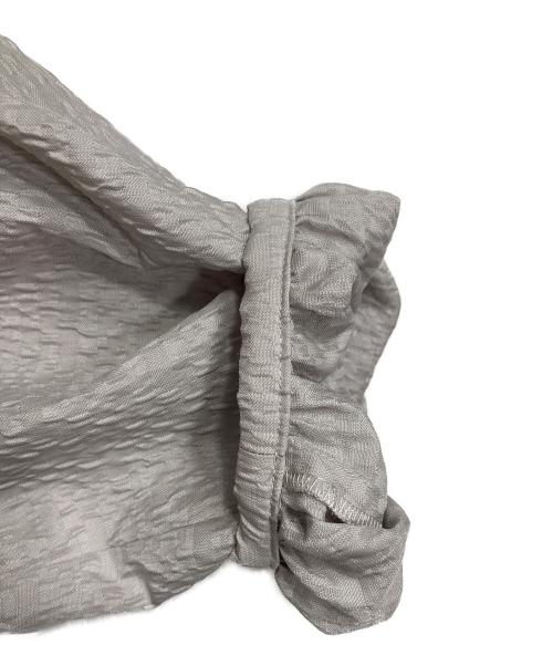 UNITED ARROWS（ユナイテッドアローズ）UNITED ARROWS (ユナイテッドアローズ) アリージャカード ペプラム 9SL ブラウス　長袖ブラウス　日本製 グレー サイズ:36の古着・服飾アイテム