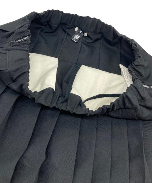 BLACK COMME des GARCONS（ブラックコムデギャルソン）BLACK COMME des GARCONS (ブラックコムデギャルソン) 25SS サイドファスナープリーツスカート　日本 ブラック サイズ:Sの古着・服飾アイテム