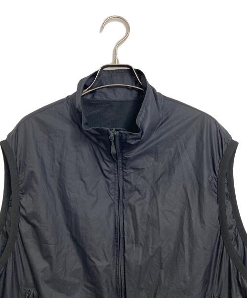 DAIWA PIER39（ダイワ ピア39）DAIWA PIER39 (ダイワ ピア39) TECH REVERSIBLE WIND SHIELD VEST リバーシブルメッシュベスト ブラック サイズ:Mの古着・服飾アイテム