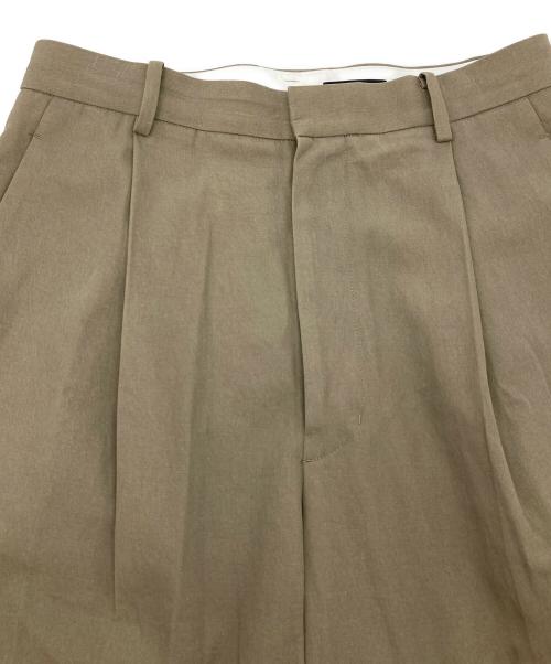 YLEVE（イレーヴ）YLEVE (イレーヴ) タックパンツ ベージュ サイズ:1	の古着・服飾アイテム