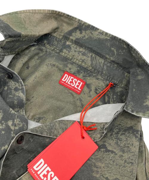 DIESEL（ディーゼル）DIESEL (ディーゼル) S-DEWNY-CMF 迷彩柄シャツ カーキ サイズ:50 未使用品の古着・服飾アイテム